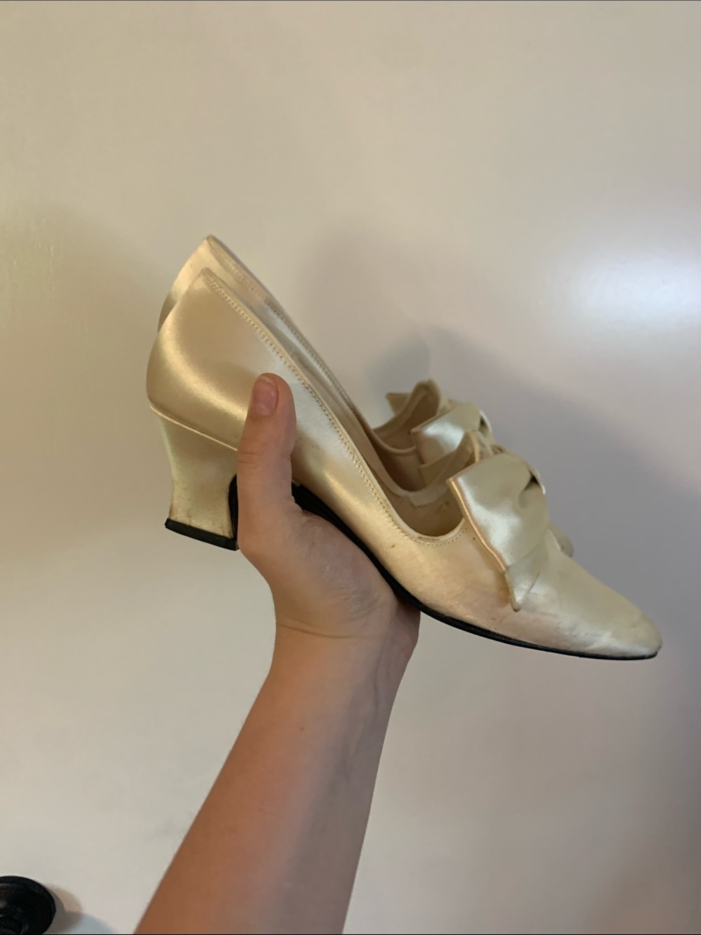Vintage Satin Party Pointed-Toe Flats with Bow in Champagne - Picture 2 of 5